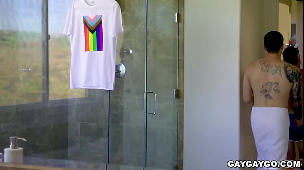 Play MP4 - Dylan Hayes bangs Ty Roderick's delicious hole