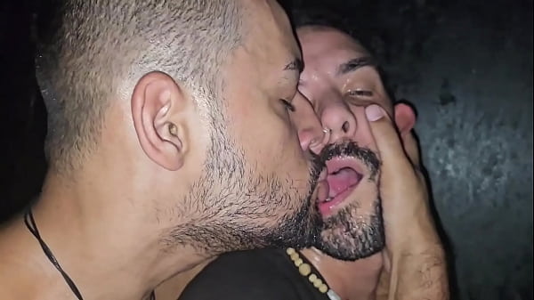 Surubas Gostosa Entre Amigos Rolou Ate Trenzinho E No Final Dos Tr&ecirc;s Gozaram Gostoso thumbnail