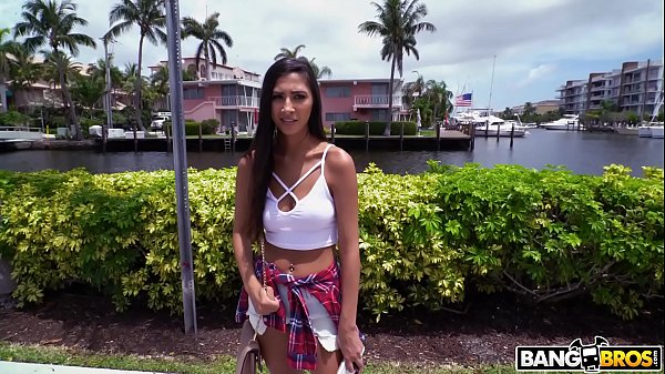 Play MP4 - BANGBROS - The Bang Bus Interviews Newbie Gianna Dior On The Streets Of Miami&excl;