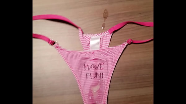 Play MP4 - Acabando en las pantys de una usuaria de Xvideo Cum in an xvideo's girl's pantys