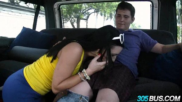 Ashli Orion fucks 3 guysand blows_the driver.3