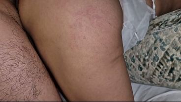 Milf con enormes nalgas le gusta en 4