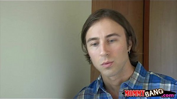 Guy caught teen licking stepmoms pussy in the bedroom 