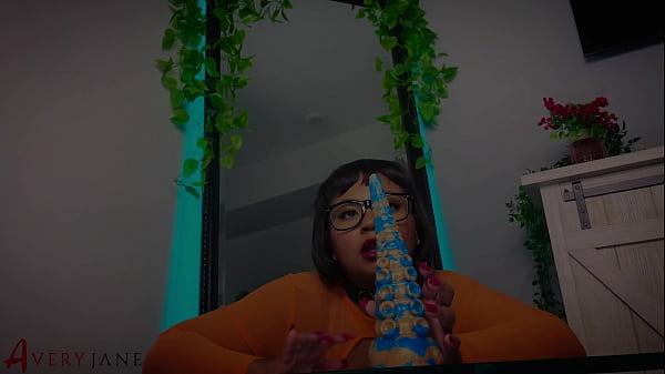 Nonton Velma Takes Monster Cock Up Her Tight Ass thumbnail