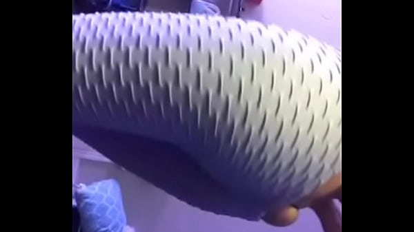 Play MP4 - My big blonde ass