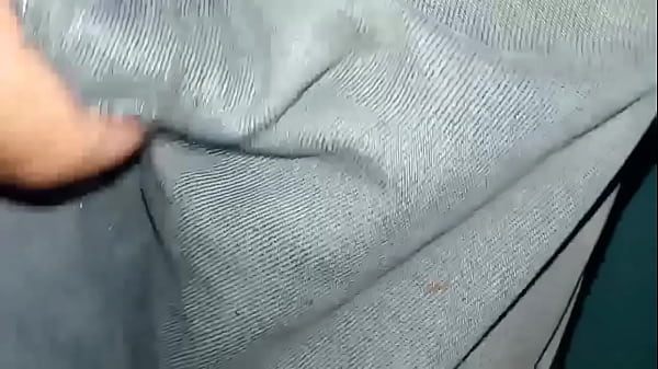 Pa&ntilde;al orinado con pantalones jeans y m&uacute;ltiples orgasmos 