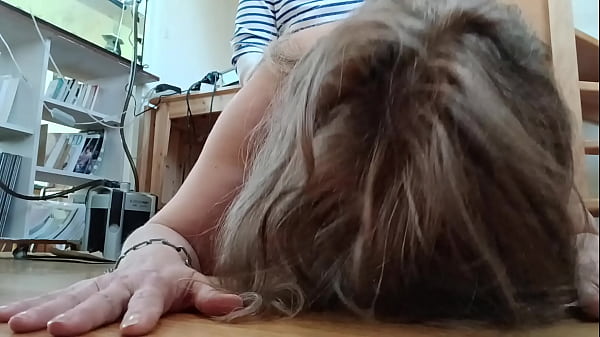 Play MP4 - 2025 04 01 Esclave F pipe sodo claques sur le cul