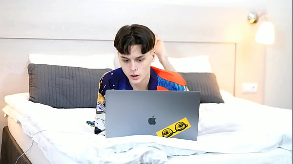 Play MP4 - Jared's got the thickest&comma; uncut cock I've ever seen