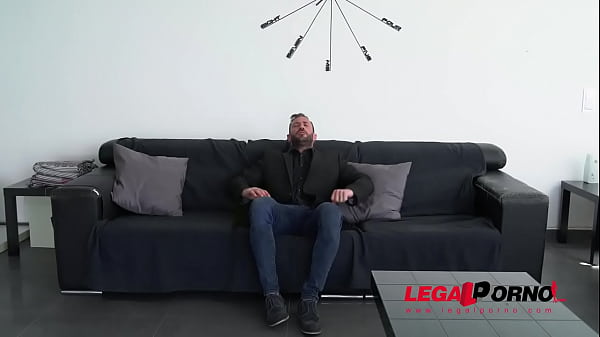 Leggy latina maid Julia De Lucia goes for big veiny cock of her boss GP872 