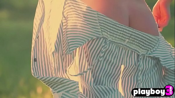 Play MP4 - Natural model teens posed at a outdoor photo session