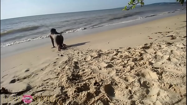 Nonton Elvie Slutty Se Fait Baiser &agrave; La Plage C'est Romantique - Partie 4 thumbnail