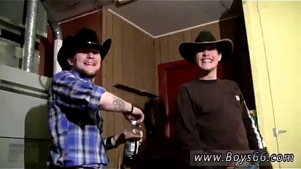 Male models Cowboys Ty & Lee Pissing Up the Garage! 