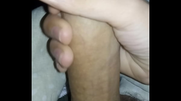 Homem batendo punheta