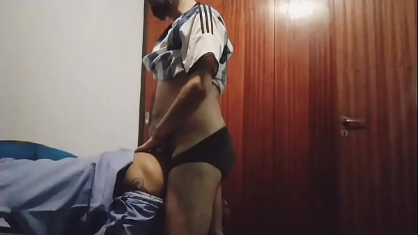 Macho Me Da Verga Hasta Quedarse Seco, Luego De Una Sesi&oacute;n De Masajes. thumbnail