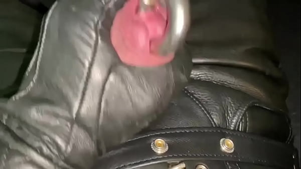 Play MP4 - ZUCKT DEIN LOCH SCHON &quest;