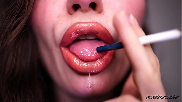 Nonton Drool Collector, Smoking Nude Lips thumbnail