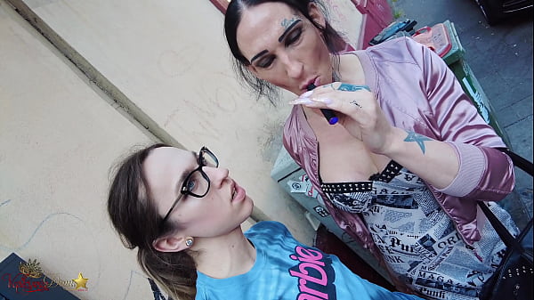 Play MP4 - The tranny hookers of reeperbahn red light district