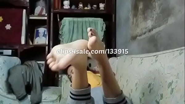 Nonton Filipina With Very Wrinkled, Meaty Soles, Wants You To Cum All Over Her Juicy Toes! thumbnail