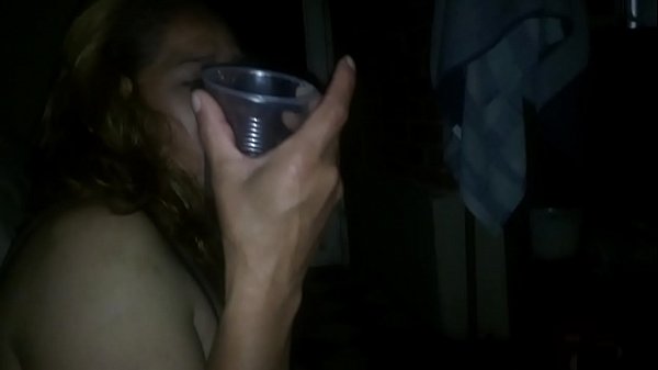 Puta ense&ntilde;a el culo en tanga