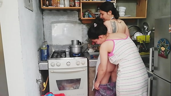 Play MP4 - Ella esta enojada&comma; pero tuvimos sexo en la cocina&excl;&excl;&excl;