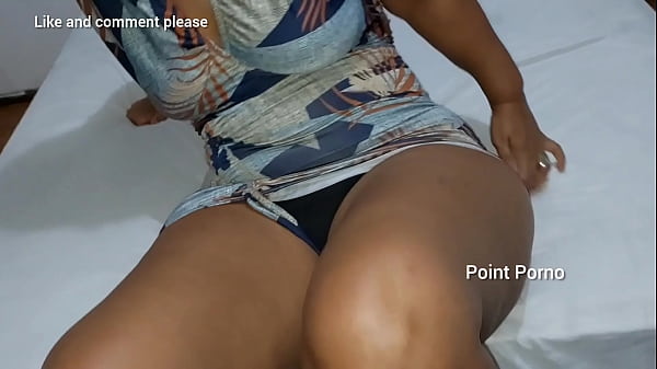 Minha madrasta me chamou noquarto_dela praconversar mas ela queria era dar os buracos queo marido dela não come