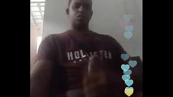 Macho delicioso na live 