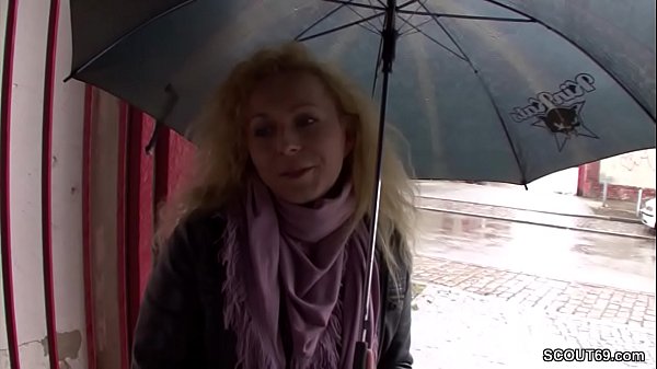 Play MP4 - Teeny auf der Strasse angesprochen und fuer Geld gefickt