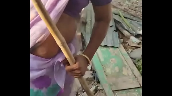 Tamil maid sexy hip and boops 