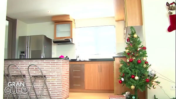 Nonton Thick Latina Ana Mesa Spends Her Christmas Riding Santa's Big Cock thumbnail