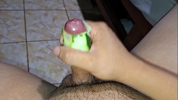 Play MP4 - Haci&eacute;ndome una paja con un pepino