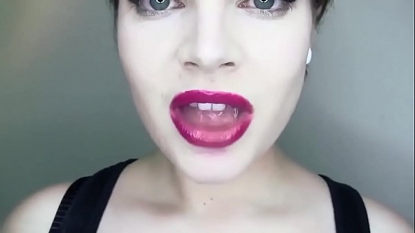 Play MP4 - Beauty Girls Tongue -1