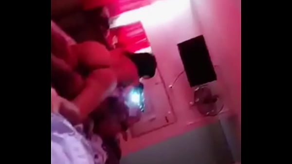 Nonton Invite A Mi Mejor Amigo A Un Motel Para Follar Todo El D&iacute;a Pero No Duro Nada thumbnail