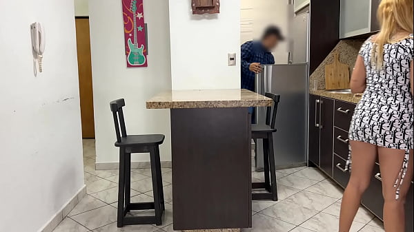 Play MP4 - Mi Esposo Trae a su Mejor Amigo a Nuestra Casa Para Que me Folle Al Lado de el y el se Hace El que No Sabe pero nos Graba Mientras Tanto para Despues Masturbarse