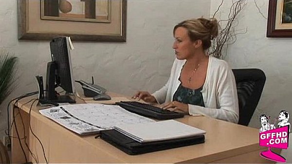 Nonton Lesbian Desires 2155 thumbnail