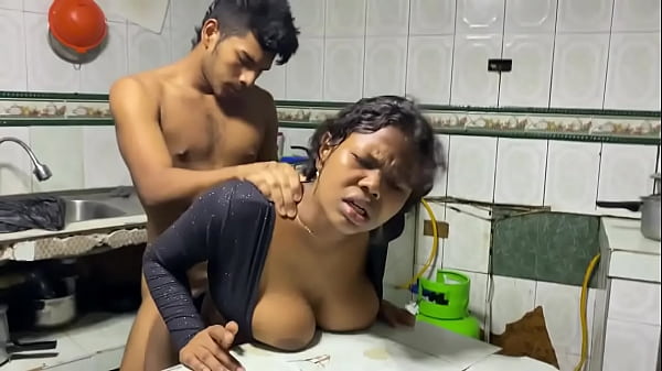 Play MP4 - me follo a la cosinera de mi esposa a ver que esta sola en casa