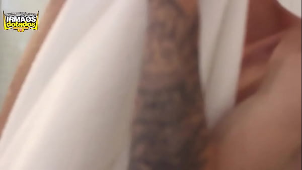 Play MP4 - ACABEI FODENDO DO AMIGO