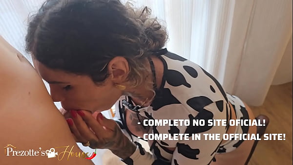 Play MP4 - Venham assine j&aacute; e vejam&comma; Sabrina Prezotte se delicia no pau de 24 cm&comma; do seu amigo na Italia e acaba recebendo todo seu leite na boca&period;