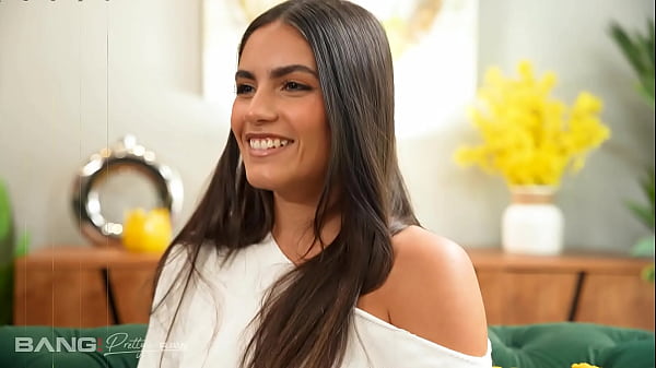 Play MP4 - Pretty & Raw - Isa Bella Gets Stretched And Fucked Hard In Interracial Threesome