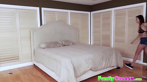 Stepmom (Sarah Vandella) Cheaten to Fuck Stepson - FamilyORGASM