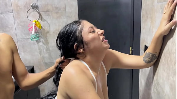 me folloa mi hermanastra y me corro dentro de su apretado coño