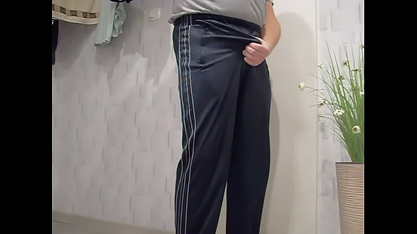 Moje dresy śliskie do zalewania spermą 