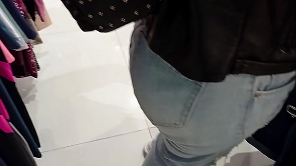 Esta Teen Termina Montando Con Su Gran Culo Una Polla Dura Hasta Que Hace Un Squirt thumbnail