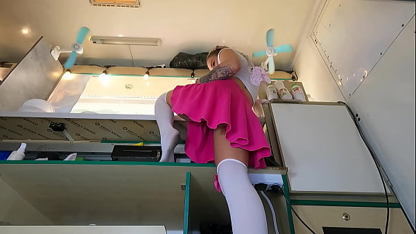 Play MP4 - Dolce Gatta upskirted at work part 1
