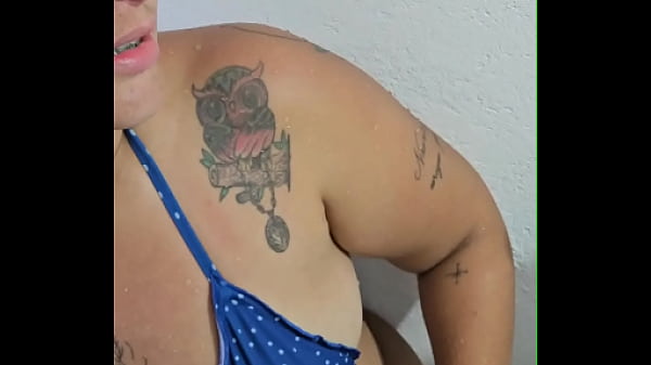 Play MP4 - Eu sinto um tes&atilde;o imenso na minha patroa&comma; ainda vou come essa puta