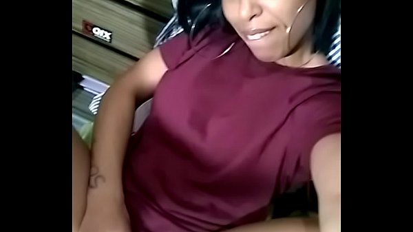 Play MP4 - Safada gemendo e batendo uma siririca