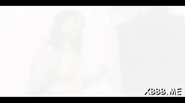 Seductive bombshell enjoys hardcore