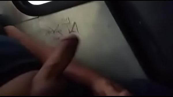 Macho de Teresina gozando no bus&atilde_o