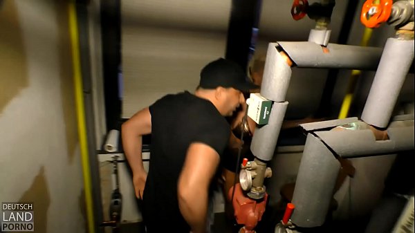 Play MP4 - In manch &DiacriticalAcute;nem Mietshaus&period; das wei&szlig; jedes &comma; ist nicht klar wer die Papa&DiacriticalAcute;s sind