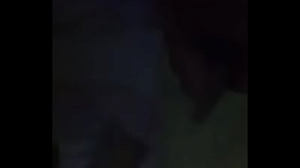 Novinho se mostrando no espelho