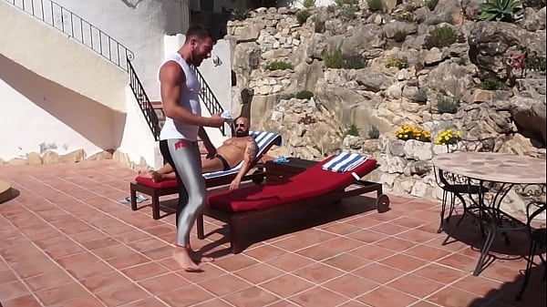 Play MP4 - Daddy welcomes his muscle boy home